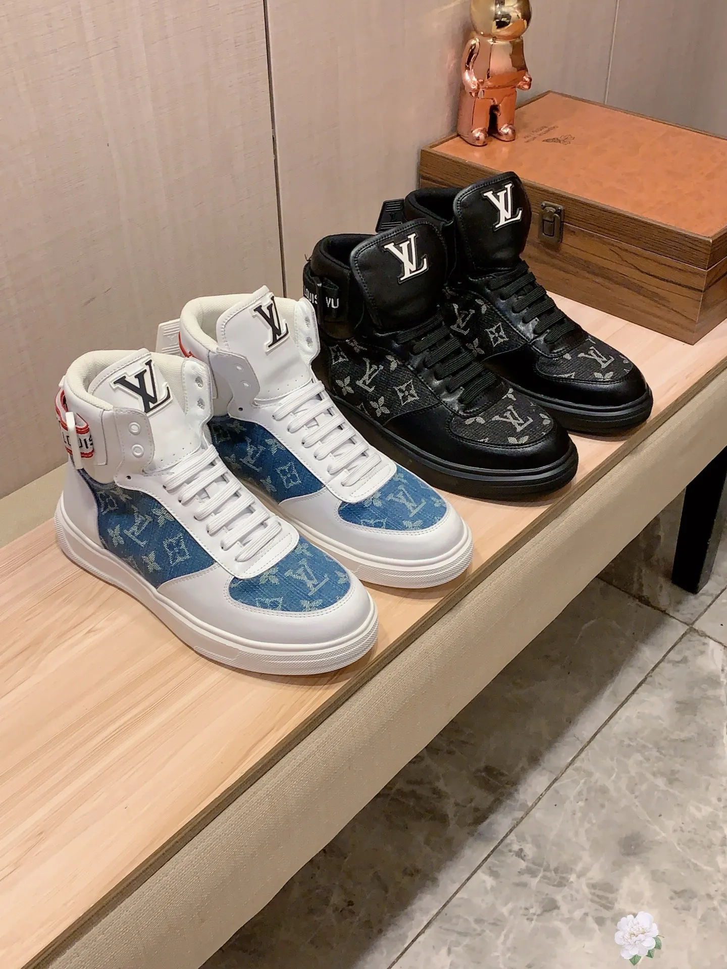 High-top men's shoes 💰442💰💰🎩🎩[Lightning][Lightning] "LV*" latest • popular casual shoes, top brand [seduce] luxury~purchase, top~quality. [Strong] The upper is made of imported breathable cowhide with fabric material ➕ Breathable sheepskin feet (•) and fine workmanship. The original stylish and stylish soft rubber wear-resistant and non-slip outsole is light and comfortable on the feet. The real thing looks better when taken in real life. 111: code: 38-44, 2️⃣ colors selected